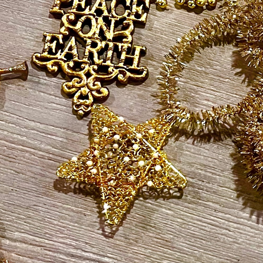 5 Point Star glass beads & gold wire Holiday Star Ornament - Picture 2 of 4